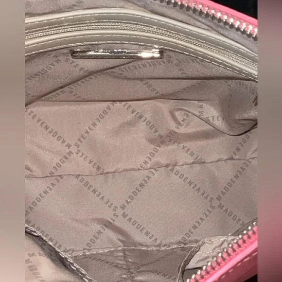 STEVE MADDEN BMAGEEE Crossbody Bag In Raspberry w/Air Pod Case - Picture 11 of 14